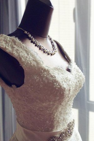 Klassisches a linie V-Ausschnitt Informelles Brautkleid mit Schleife - Bild 2