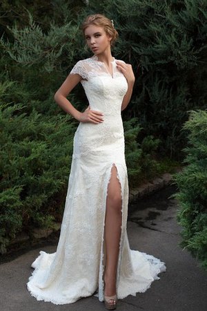 Etui Spitze Geschichtes Gekerbter Ausschnitt Brautkleid mit Gekappten Ärmeln - Bild 1