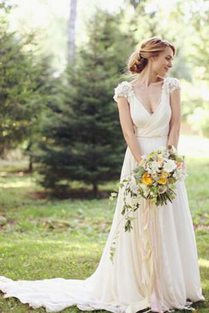 Chiffon Gerüschtes Romantisches Luxus Brautkleid mit Blume - Bild 1