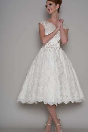 Schaufel-Ausschnitt Romantisches Brautkleid mit Gürtel mit Bordüre - Bild 1