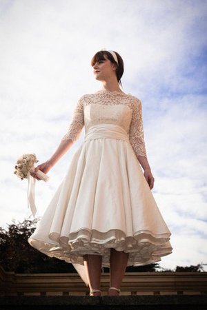 Dreiviertel Länge Ärmeln Halbe Ärmeln Wadenlanges Brautkleid mit Bordüre aus Taft - Bild 1