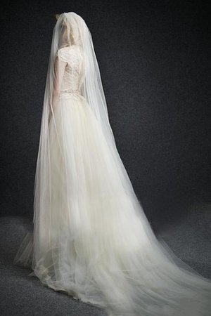 Spitze Juwel Ausschnitt Kurzes Brautkleid mit Gericht Schleppe mit Knöpfen - Bild 2