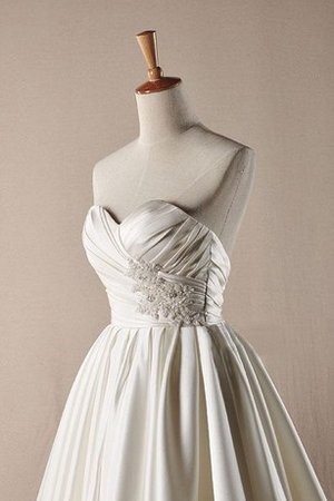Spitze Herz-Ausschnitt Duchesse-Linie Perlenbesetztes Brautkleid mit Bordüre - Bild 1