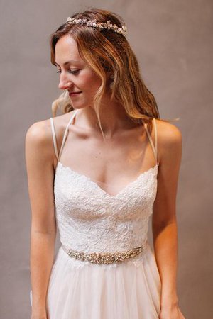 Spitze Perlenbesetztes Ärmelloses Elegantes Brautkleid mit Plissierungen - Bild 1