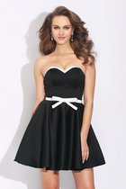 Normale Taille Satin Mini Schmetterlingsknoten Abschlusskleid mit Herz-Ausschnitt