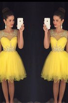 Perlenbesetztes A Linie Prinzessin Mini Abschlusskleid mit Schaufel Ausschnitt