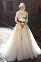 Duchesse-Linie Blendend Sweep Zug Tüll Brautkleid mit Applikation mit Juwel Ausschnitt