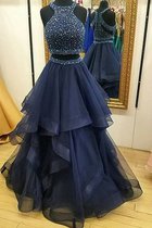 Zwei Stück Ärmelloses Prinzessin Perlenbesetztes Bodenlanges Ballkleid