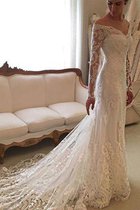 Gericht Schleppe Schulterfrei Normale Taille Enges Brautkleid mit Bordüre
