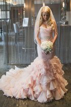 Ärmelloses Herrlich Organza Natürliche Taile Meerjungfrau Brautkleid mit Rüschen