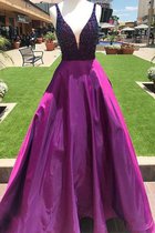 Perfekt Prinzessin Perlenbesetztes A Linie Ärmelloses Normale Taille Ballkleid aus Satin