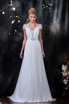 Strand Perlenbesetztes Bodenlanges Konservatives Brautkleid mit Sweep Zug