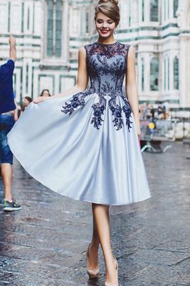 A-Linie Vintage Juwel Ausschnitt Abiballkleid aus Satin mit Applike