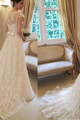 Spitze Duchesse-Linie Kurze Ärmeln Romantisches Brautkleid mit Kapelle Schleppe