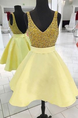 Beliebt Perlenbesetztes A Linie Ärmelloses Mini Abiballkleid mit V-Ausschnitt aus Satin