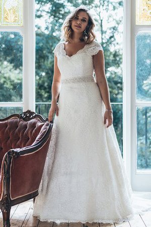 V-Ausschnitt Kurze Ärmeln Luxus Brautkleid aus Spitze mit Sweep Zug