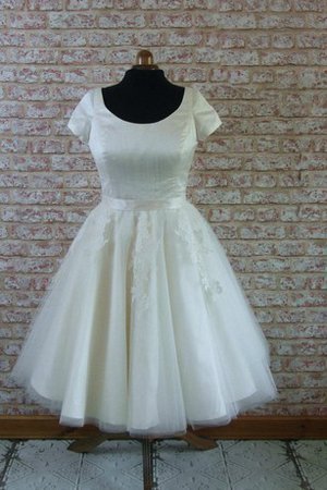 A linie Reißverschluss Kurze Ärmeln Brautkleid aus Tüll mit Schaufel Ausschnitt