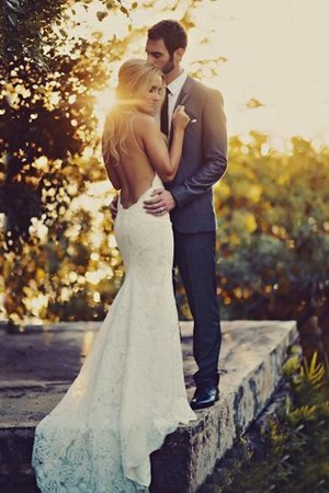 Faszinierend Enges Ärmelloses Sweep Zug Brautkleid mit Rüschen mit Bordüre - Bild 2