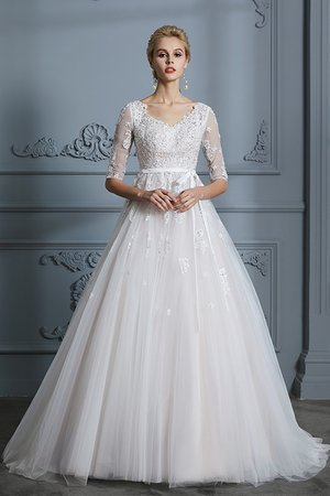 Duchesse-Linie Natürliche Taile V-Ausschnitt Niedlich Brautkleid mit Bordüre aus Tüll - Bild 4