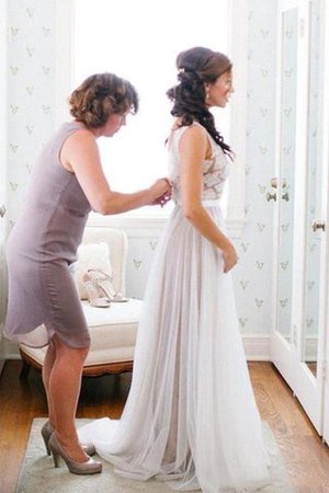 A-Line Ärmellos Bodenlanges Brautkleid mit Schaufel Ausschnitt aus Tüll - Bild 2
