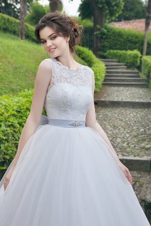 A-Line Normale Taille Juwel Ausschnitt Perlenbesetztes Bodenlanges Brautkleid - Bild 2