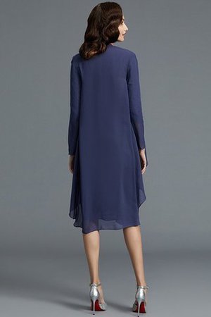 Ärmelloses Enganliegendes Natürliche Taile Knielanges Brautmutterkleid aus Chiffon - Bild 2