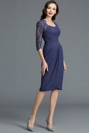 Ärmelloses Enganliegendes Natürliche Taile Knielanges Brautmutterkleid aus Chiffon - Bild 4