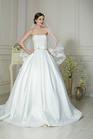 Trägerlos Satin Bodenlanges Sittsames Brautkleid mit Schmetterlingsknoten