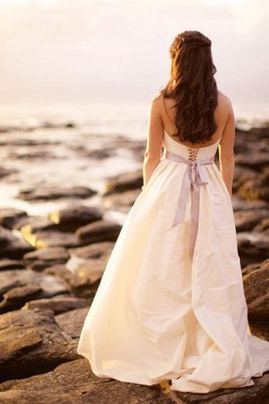 A-Line Ärmellos Bodenlanges Brautkleid mit Rücken Schnürung mit Gürtel - Bild 2