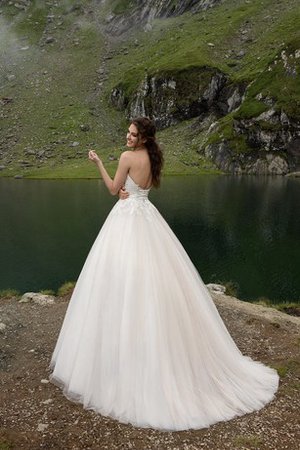 Unsere Hochzeit kostete knapp 10.000 Pfund 9ce2-czqk8-tuell-rueckenfreies-aermellos-brautkleid-mit-schmetterlingsknoten-mit-applike