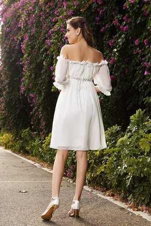 Schulterfreier Ausschnitt Chiffon a linie Perlenbesetztes Mini Brautkleid - Bild 2