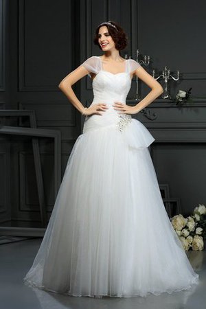 A linie Gericht Schleppe Organza Normale Taille Herz-Ausschnitt Brautkleid