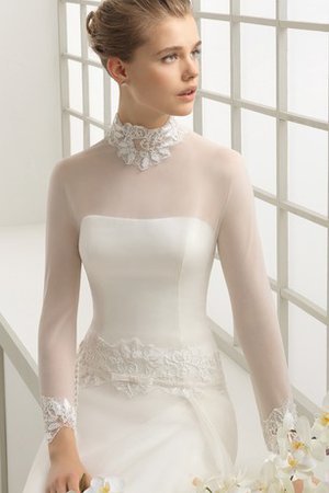 Zeitloses Schlichtes Formelles Brautkleid mit Tiefer Taille aus Satin - Bild 2