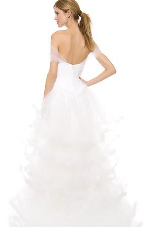 Schulterfreier Ausschnitt A-Line Sweep Zug Brautkleid aus Organza mit Natürlicher Taille - Bild 2