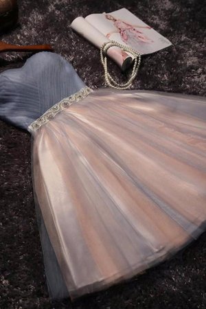 Tüll Normale Taille Stilvoll Herz-Ausschnitt Kurzes Abiballkleid mit Perlen ohne Ärmeln - Bild 1