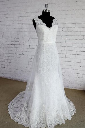 Gekerbter Ausschnitt Sweep Train Luxus Brautkleid aus Spitze ohne Ärmeln