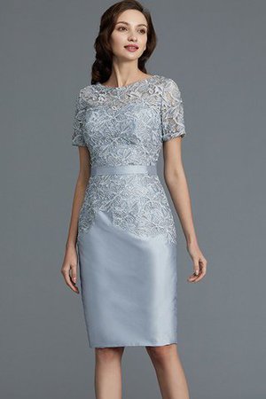 Kurze Ärmeln Satin Enges Normale Taille Brautmutterkleid mit Schaufel Ausschnitt - Bild 5