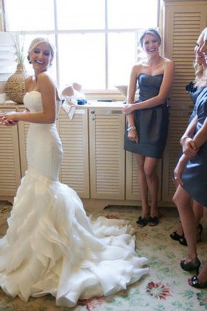 Herz-Ausschnitt Satin Ärmellos Brautkleid mit Rüschen mit Gericht Schleppe