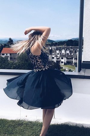 Normale Taille Chiffon A-Linie Modisch Ärmelloses Knielanges Abiballkleid mit Perlen