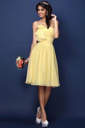 Normale Taille A-Linie Plissiertes Ärmelloses Brautjungfernkleid mit Blume - Bild 8