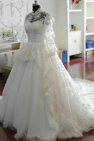 A-Line Spitze Kapelle Schleppe Brautkleid mit Gürtel mit Applikation