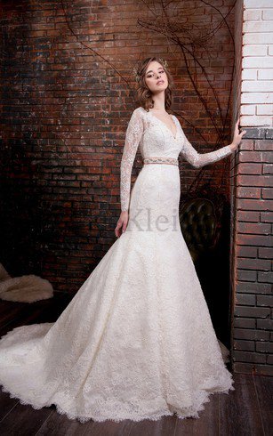 Spitze V-Ausschnitt Bodenlanges Brautkleid mit Applike mit Kapelle Schleppe