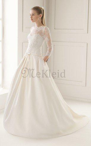 Gerüschtes Hoher Ausschnitt Elegantes Brautkleid aus Satin mit Bordüre