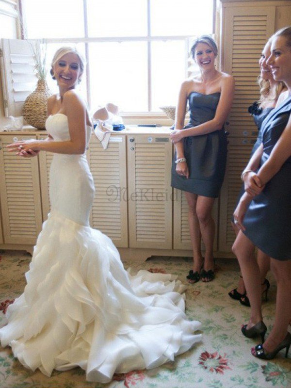 Herz-Ausschnitt Satin Ärmellos Brautkleid mit Rüschen mit Gericht Schleppe
